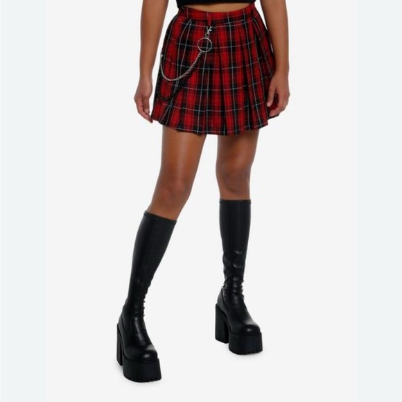20. Social Collision Red and Black Pleated Mini Skater Skirt w Chain Size Large - Picture 1 of 8